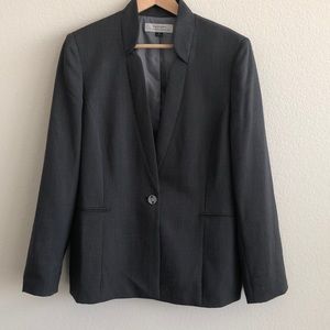 EUC Tahari Charcoal Gray Pinstripe Blazer SZ 16